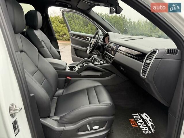 Белый Порше Каен, объемом двигателя 3 л и пробегом 80 тыс. км за 51500 $, фото 23 на Automoto.ua