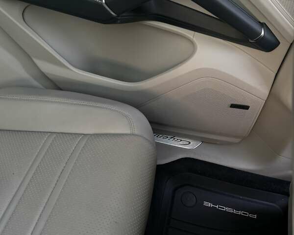 Білий Порше Cayenne, об'ємом двигуна 3 л та пробігом 42 тис. км за 82000 $, фото 33 на Automoto.ua