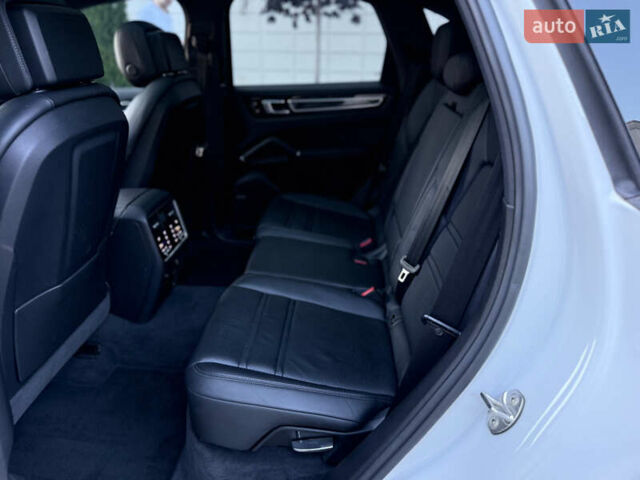Білий Порше Cayenne, об'ємом двигуна 2.89 л та пробігом 96 тис. км за 64999 $, фото 34 на Automoto.ua