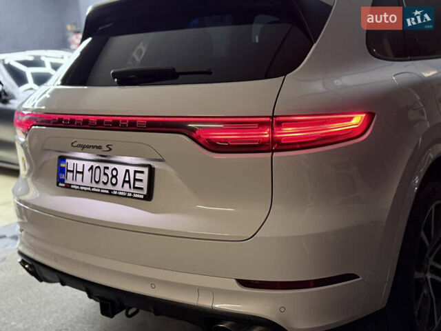 Белый Порше Каен, объемом двигателя 2.89 л и пробегом 96 тыс. км за 72000 $, фото 37 на Automoto.ua