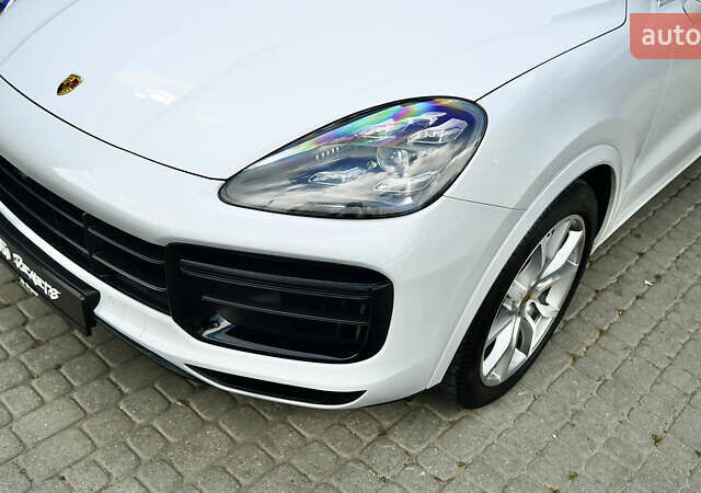 Білий Порше Cayenne, об'ємом двигуна 4 л та пробігом 70 тис. км за 87999 $, фото 7 на Automoto.ua