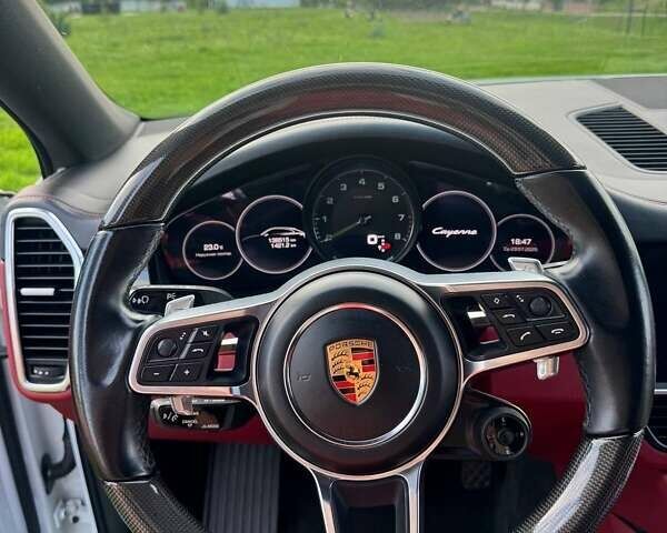 Білий Порше Cayenne, об'ємом двигуна 3 л та пробігом 129 тис. км за 84000 $, фото 10 на Automoto.ua