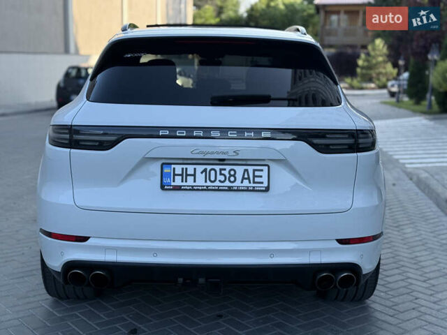 Белый Порше Каен, объемом двигателя 2.89 л и пробегом 96 тыс. км за 72000 $, фото 26 на Automoto.ua
