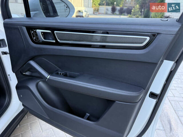 Білий Порше Cayenne, об'ємом двигуна 2.89 л та пробігом 96 тис. км за 64999 $, фото 44 на Automoto.ua