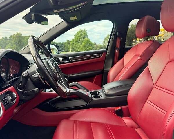 Білий Порше Cayenne, об'ємом двигуна 3 л та пробігом 129 тис. км за 84000 $, фото 3 на Automoto.ua