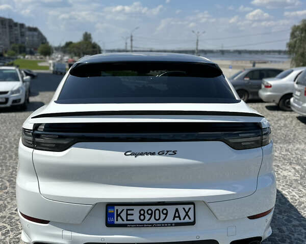 Белый Порше Каен, объемом двигателя 4 л и пробегом 32 тыс. км за 90000 $, фото 6 на Automoto.ua
