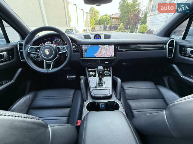 Белый Порше Каен, объемом двигателя 2.89 л и пробегом 96 тыс. км за 72000 $, фото 63 на Automoto.ua