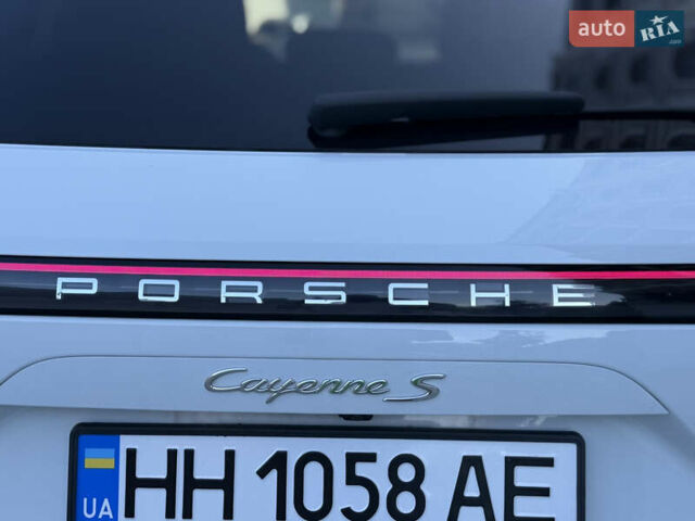 Белый Порше Каен, объемом двигателя 2.89 л и пробегом 96 тыс. км за 72000 $, фото 20 на Automoto.ua