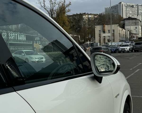 Білий Порше Cayenne, об'ємом двигуна 3 л та пробігом 42 тис. км за 82000 $, фото 10 на Automoto.ua