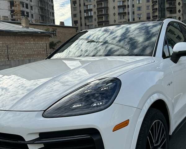 Білий Порше Cayenne, об'ємом двигуна 3 л та пробігом 42 тис. км за 82000 $, фото 4 на Automoto.ua