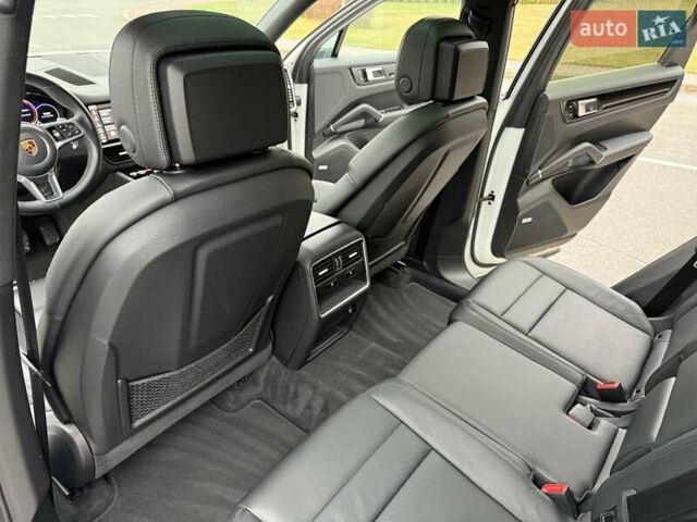 Белый Порше Каен, объемом двигателя 3 л и пробегом 80 тыс. км за 51500 $, фото 38 на Automoto.ua