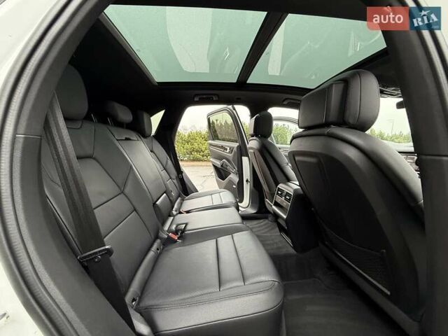 Белый Порше Каен, объемом двигателя 3 л и пробегом 80 тыс. км за 51500 $, фото 30 на Automoto.ua