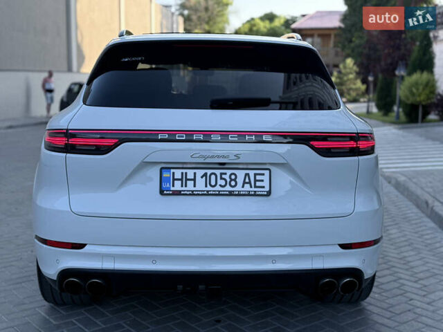 Белый Порше Каен, объемом двигателя 2.89 л и пробегом 96 тыс. км за 72000 $, фото 11 на Automoto.ua