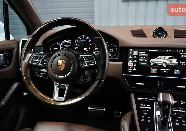 Білий Порше Cayenne, об'ємом двигуна 4 л та пробігом 70 тис. км за 87999 $, фото 31 на Automoto.ua