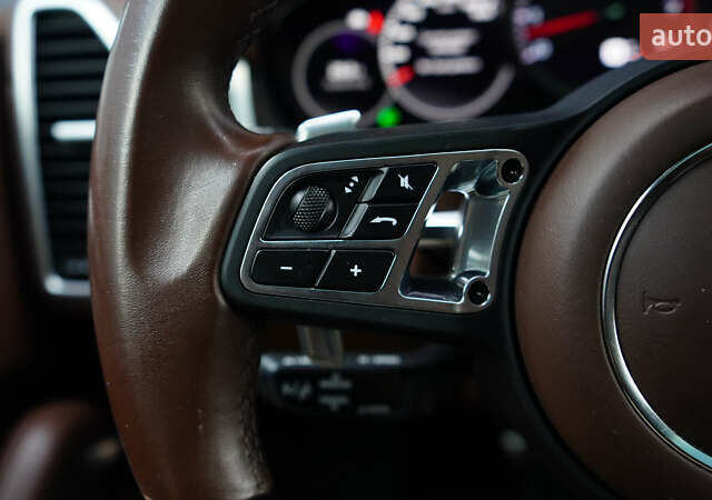 Білий Порше Cayenne, об'ємом двигуна 4 л та пробігом 70 тис. км за 87999 $, фото 33 на Automoto.ua