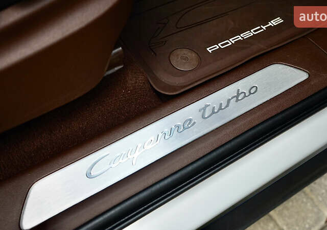 Білий Порше Cayenne, об'ємом двигуна 4 л та пробігом 70 тис. км за 87999 $, фото 50 на Automoto.ua