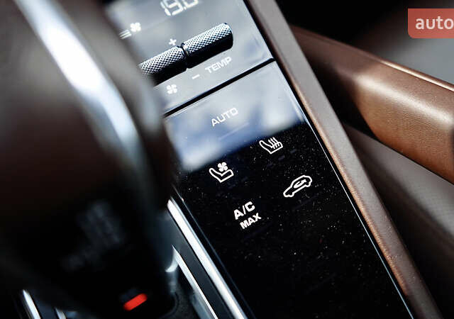 Білий Порше Cayenne, об'ємом двигуна 4 л та пробігом 70 тис. км за 87999 $, фото 48 на Automoto.ua