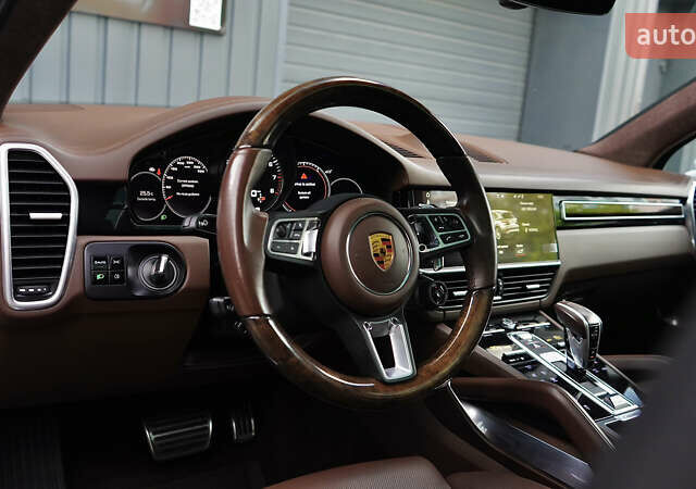 Білий Порше Cayenne, об'ємом двигуна 4 л та пробігом 70 тис. км за 87999 $, фото 26 на Automoto.ua
