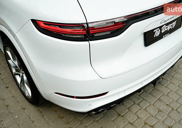 Білий Порше Cayenne, об'ємом двигуна 4 л та пробігом 70 тис. км за 87999 $, фото 13 на Automoto.ua