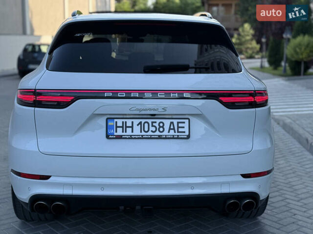Белый Порше Каен, объемом двигателя 2.89 л и пробегом 96 тыс. км за 72000 $, фото 21 на Automoto.ua