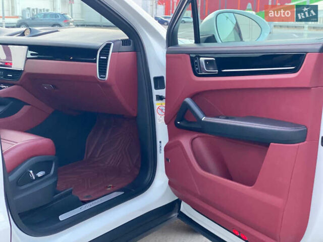 Білий Порше Cayenne, об'ємом двигуна 3 л та пробігом 87 тис. км за 75000 $, фото 14 на Automoto.ua