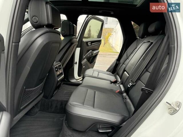 Белый Порше Каен, объемом двигателя 3 л и пробегом 80 тыс. км за 51500 $, фото 36 на Automoto.ua