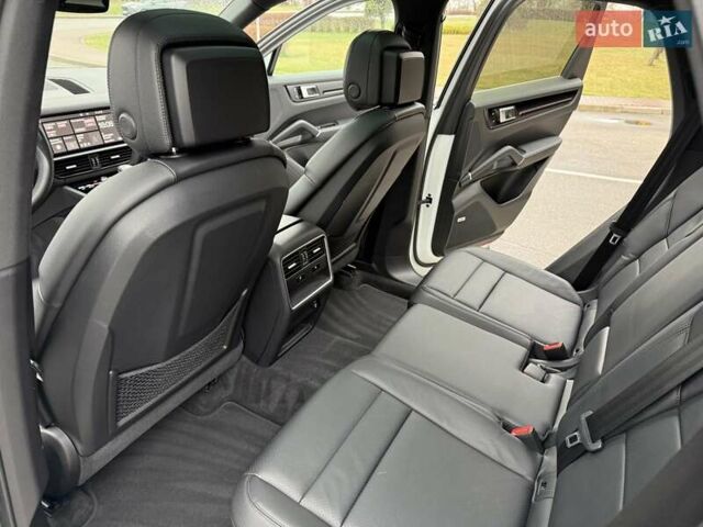 Белый Порше Каен, объемом двигателя 3 л и пробегом 80 тыс. км за 51500 $, фото 37 на Automoto.ua