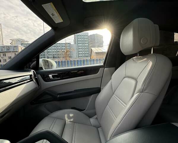 Білий Порше Cayenne, об'ємом двигуна 3 л та пробігом 42 тис. км за 82000 $, фото 23 на Automoto.ua