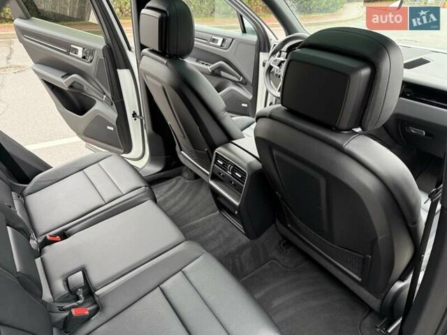 Белый Порше Каен, объемом двигателя 3 л и пробегом 80 тыс. км за 51500 $, фото 32 на Automoto.ua