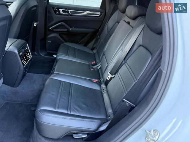 Белый Порше Каен, объемом двигателя 2.89 л и пробегом 96 тыс. км за 72000 $, фото 68 на Automoto.ua