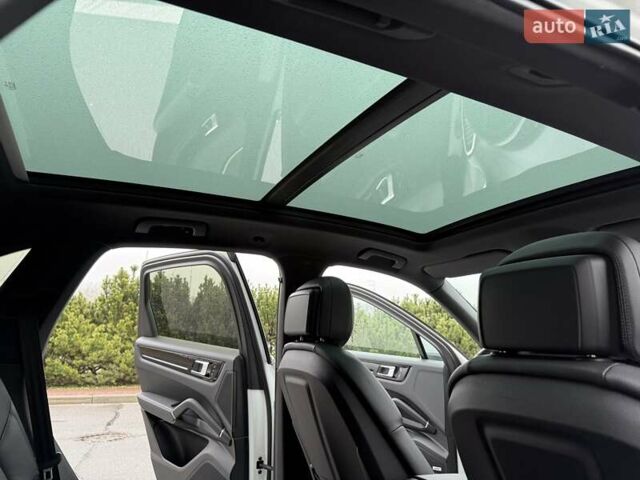 Белый Порше Каен, объемом двигателя 3 л и пробегом 80 тыс. км за 51500 $, фото 34 на Automoto.ua