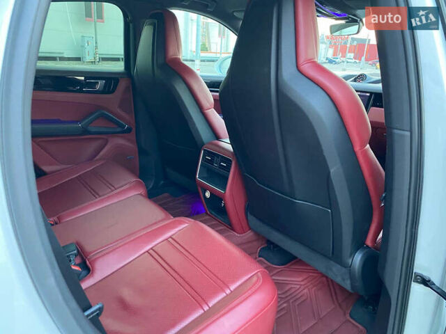 Білий Порше Cayenne, об'ємом двигуна 3 л та пробігом 87 тис. км за 75000 $, фото 16 на Automoto.ua