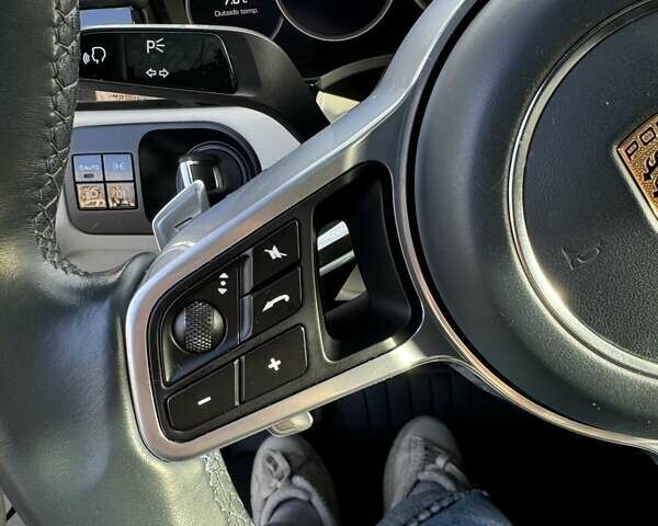 Білий Порше Cayenne, об'ємом двигуна 3 л та пробігом 42 тис. км за 82000 $, фото 19 на Automoto.ua