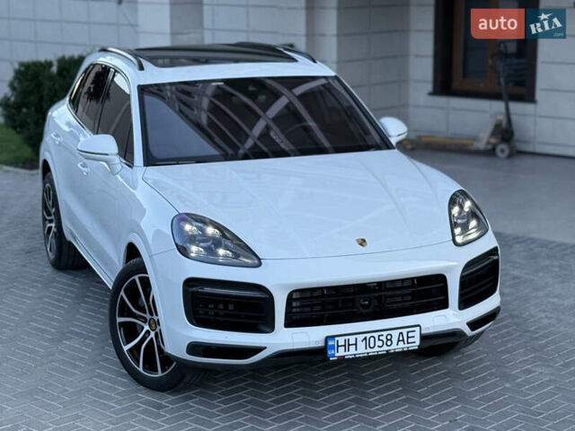 Белый Порше Каен, объемом двигателя 2.89 л и пробегом 96 тыс. км за 72000 $, фото 1 на Automoto.ua
