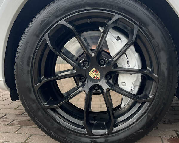 Белый Порше Каен, объемом двигателя 3 л и пробегом 34 тыс. км за 130000 $, фото 14 на Automoto.ua