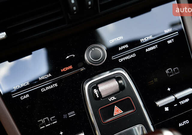 Білий Порше Cayenne, об'ємом двигуна 4 л та пробігом 70 тис. км за 87999 $, фото 46 на Automoto.ua