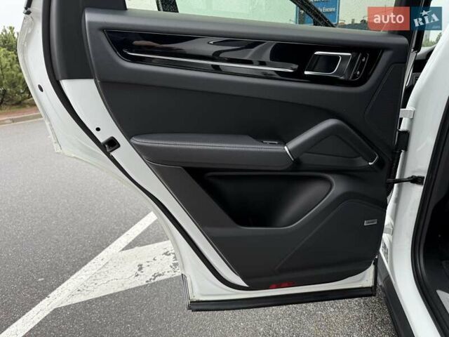 Белый Порше Каен, объемом двигателя 3 л и пробегом 80 тыс. км за 51500 $, фото 35 на Automoto.ua