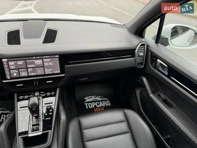 Белый Порше Каен, объемом двигателя 3 л и пробегом 80 тыс. км за 51500 $, фото 44 на Automoto.ua