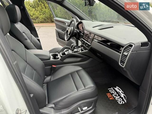 Белый Порше Каен, объемом двигателя 3 л и пробегом 80 тыс. км за 51500 $, фото 24 на Automoto.ua