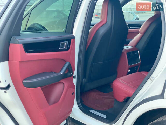 Белый Порше Каен, объемом двигателя 3 л и пробегом 80 тыс. км за 75500 $, фото 19 на Automoto.ua