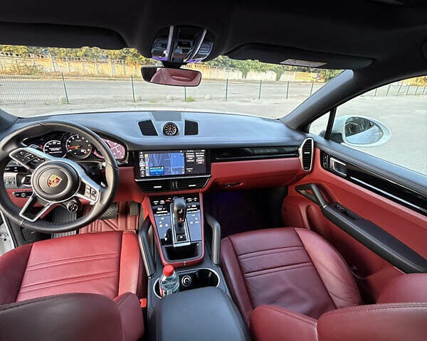 Белый Порше Каен, объемом двигателя 3 л и пробегом 80 тыс. км за 75500 $, фото 5 на Automoto.ua