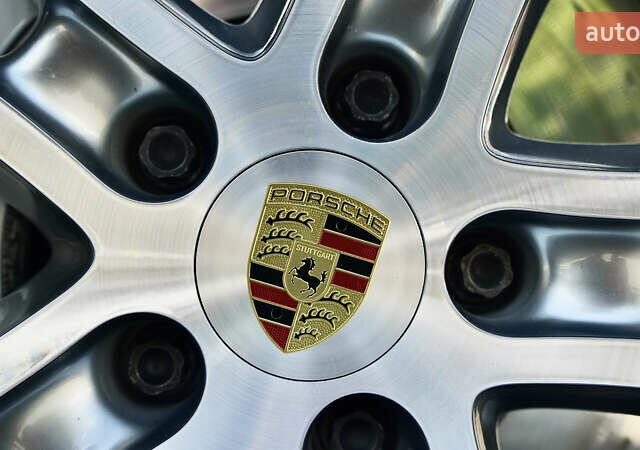 Білий Порше Cayenne, об'ємом двигуна 4 л та пробігом 70 тис. км за 87999 $, фото 24 на Automoto.ua