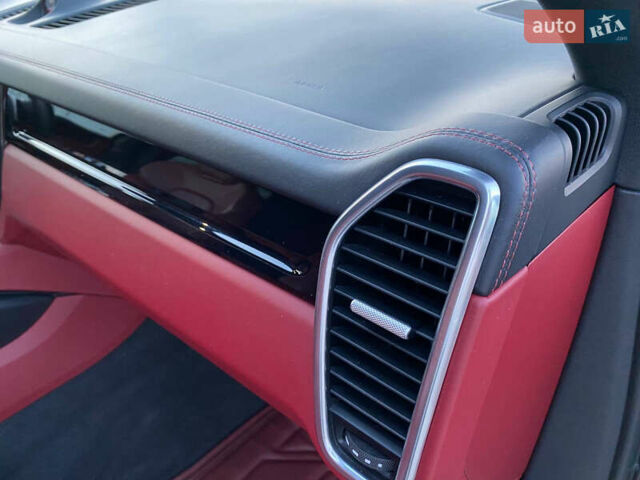 Белый Порше Каен, объемом двигателя 3 л и пробегом 80 тыс. км за 75500 $, фото 12 на Automoto.ua