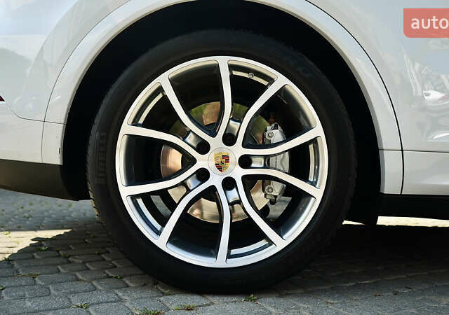 Білий Порше Cayenne, об'ємом двигуна 4 л та пробігом 70 тис. км за 87999 $, фото 21 на Automoto.ua