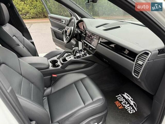 Белый Порше Каен, объемом двигателя 3 л и пробегом 80 тыс. км за 51500 $, фото 25 на Automoto.ua