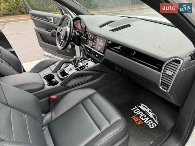 Белый Порше Каен, объемом двигателя 3 л и пробегом 80 тыс. км за 51500 $, фото 26 на Automoto.ua