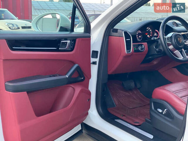 Белый Порше Каен, объемом двигателя 3 л и пробегом 80 тыс. км за 75500 $, фото 21 на Automoto.ua