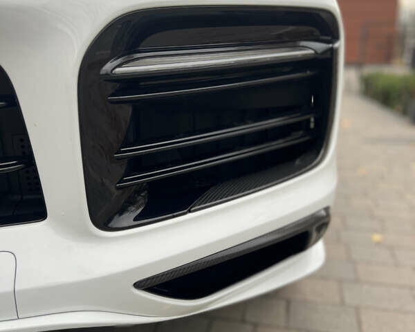 Белый Порше Каен, объемом двигателя 3 л и пробегом 34 тыс. км за 130000 $, фото 3 на Automoto.ua