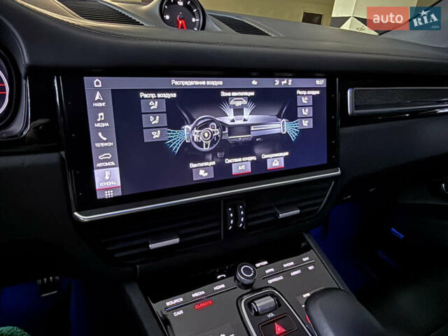 Белый Порше Каен, объемом двигателя 2.89 л и пробегом 96 тыс. км за 72000 $, фото 41 на Automoto.ua