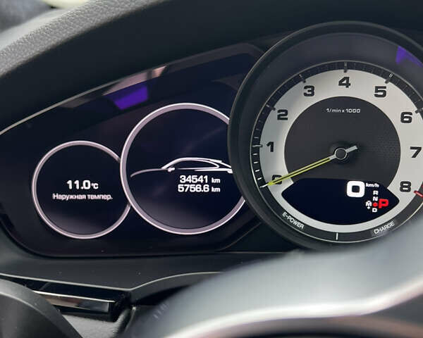 Белый Порше Каен, объемом двигателя 3 л и пробегом 34 тыс. км за 130000 $, фото 7 на Automoto.ua